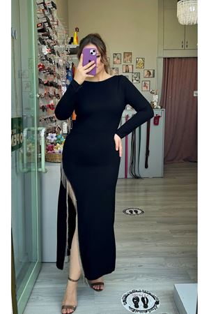 Yırtmaç detaylı elbise