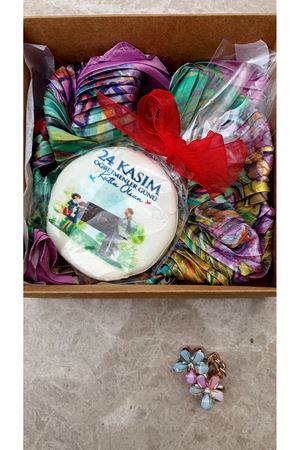 Fularlı Tokalı Kutu 