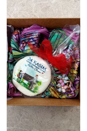 Fularlı Tokalı Kutu 