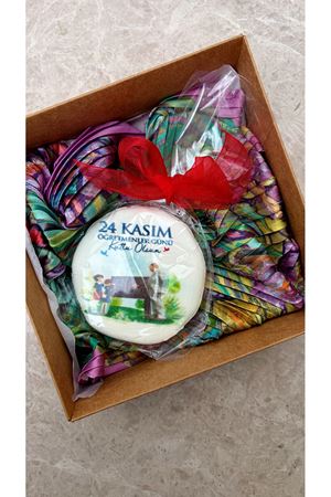 Fularlı Tokalı Kutu 