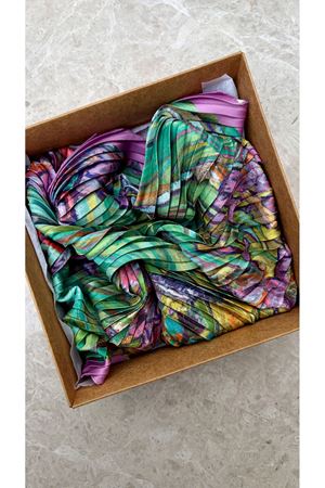 Fularlı Tokalı Kutu 