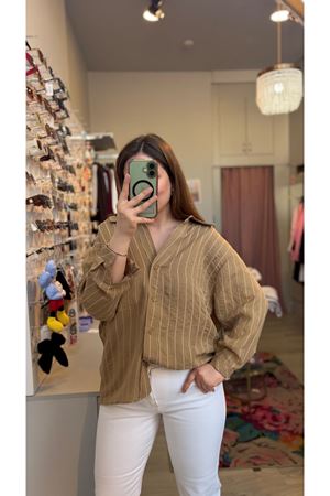 Çizgili Kayık Yaka Gömlek